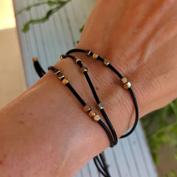 NWOT Black and Gold Adjustable Slide Bracelet - Picture 5 of 6